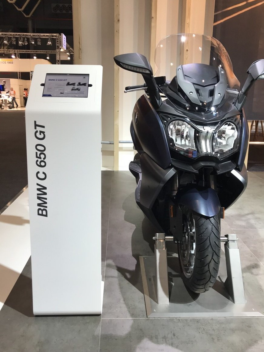 iPad zuil op de BMW stand Motor beurs