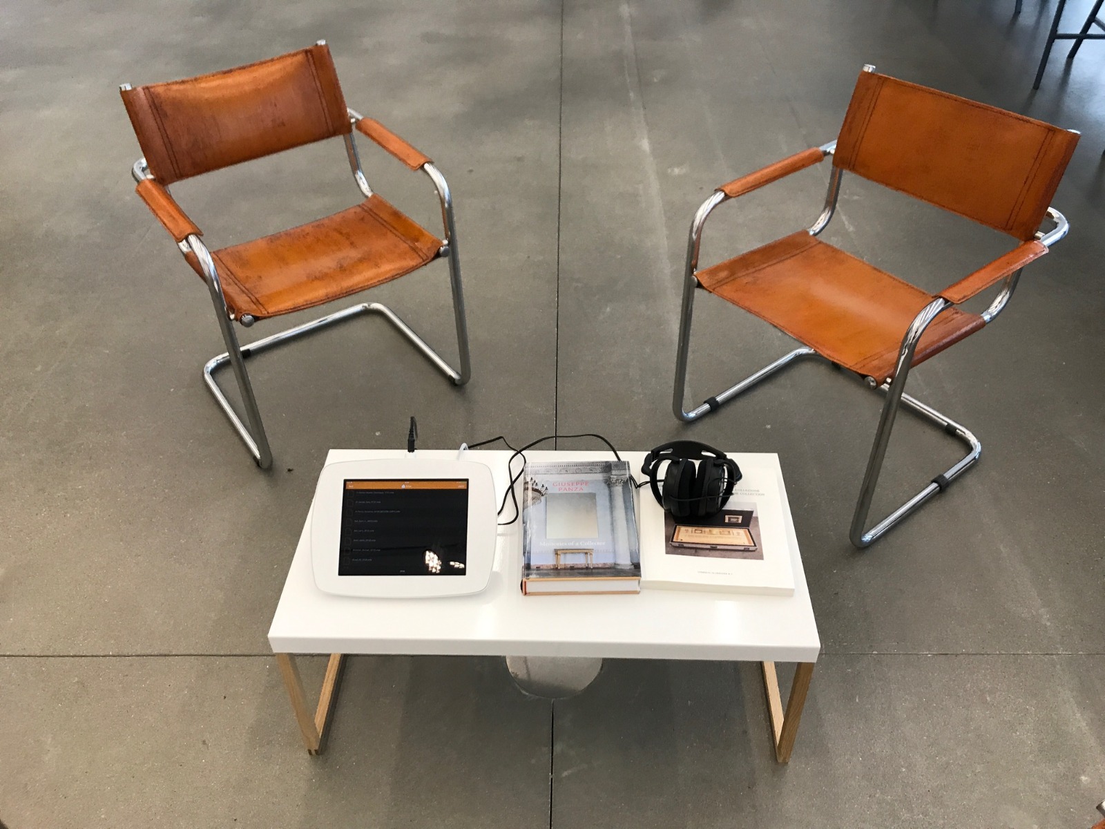 Bouncepad Lounge veilige tablet / iPad behuizing met staalkabel